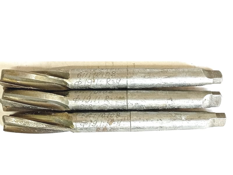 Зенкер спиральный с коническим хвостовиком 21,7х270х105 Р18 4-х зубый