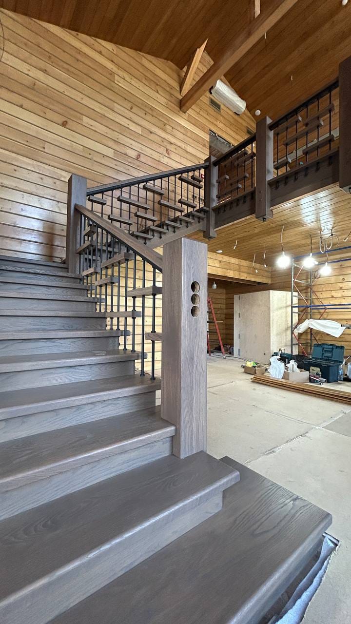 Лестница для дома в стиле прованс — фото 31