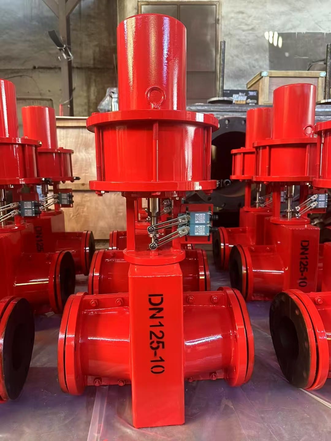 Шланговая задвижка стальная с пневмоприводом 33с617р ру10 ду100, Китай — фото 2