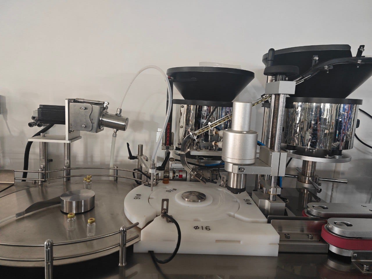 Машина розлива и укупорки XBXG-20