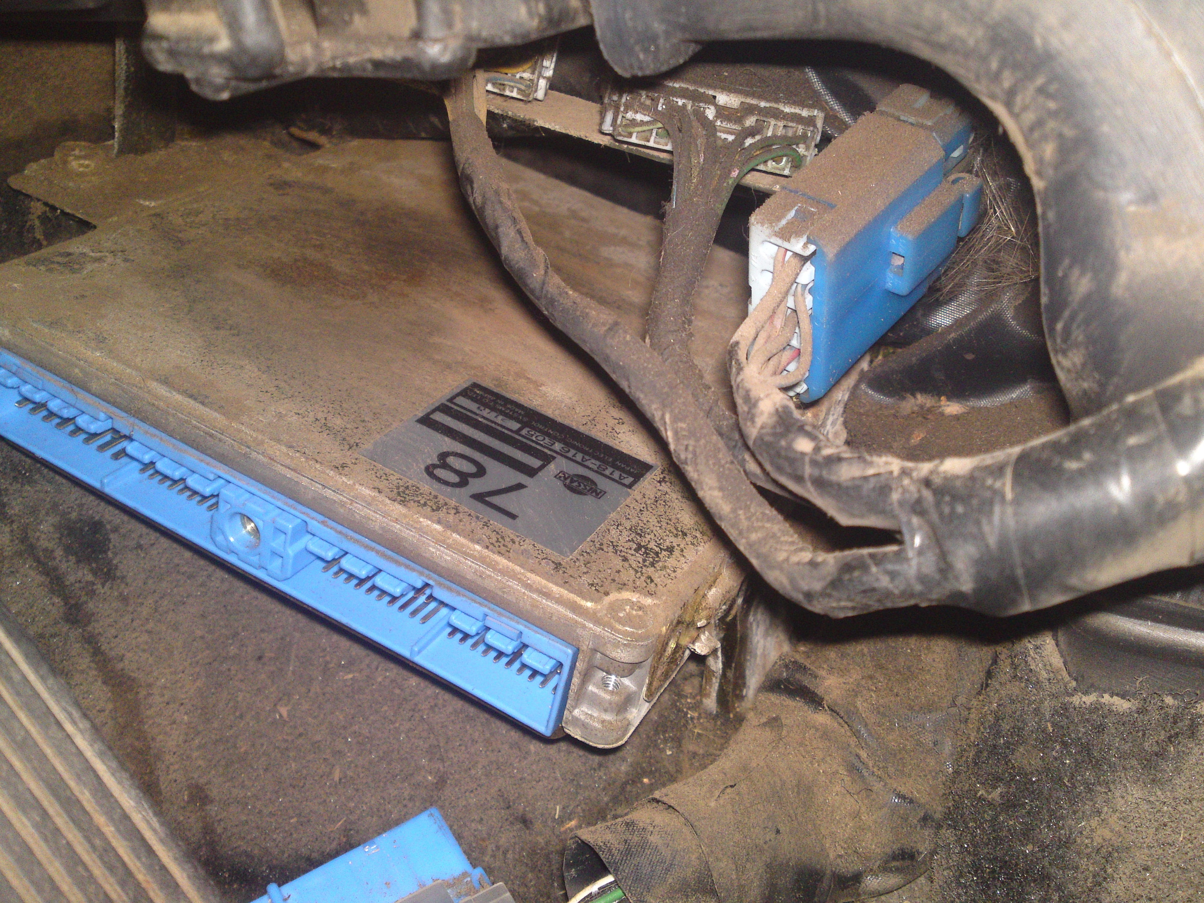 Продам б.у. запчасти для Nissan Maxima 1993г.  двигатель VG30E  V6 , Номер ДВС (артикул): VG30780395 (ART:E35120A), МКПП, двери, стекла, капот, крышка багажника, крыша,  салон — фото 4