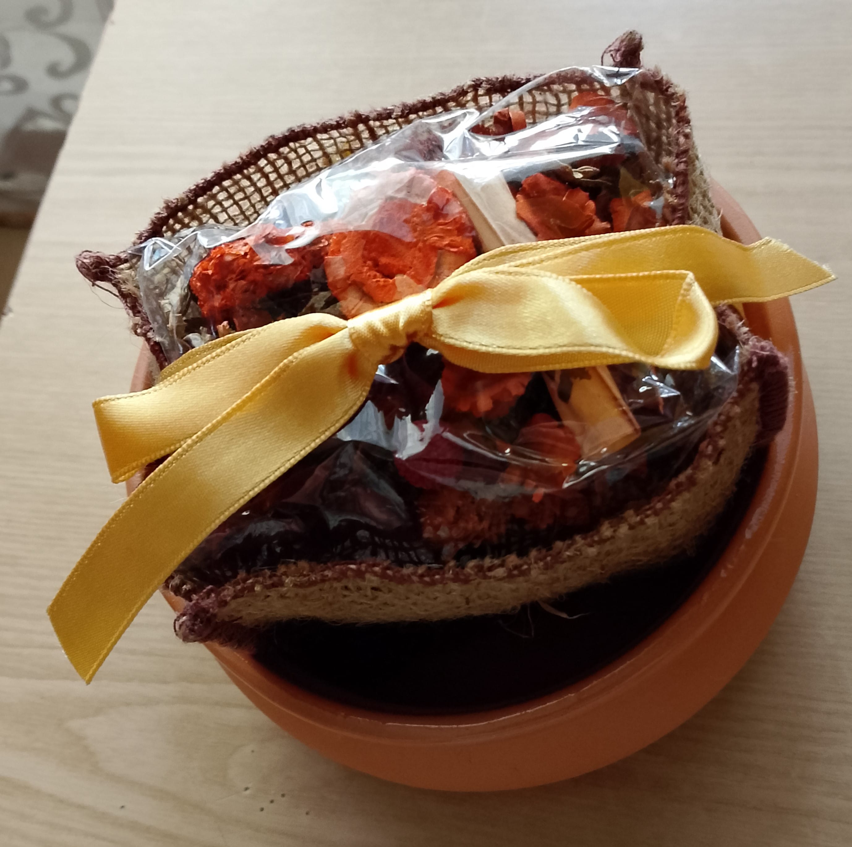 Керамическая плошка с сухоцветами