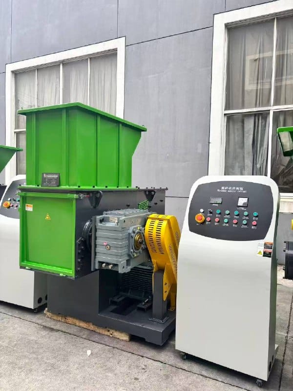 Продаем Комплекс 2 в 1: Шредер + Дробилка для переработки "под ключ"