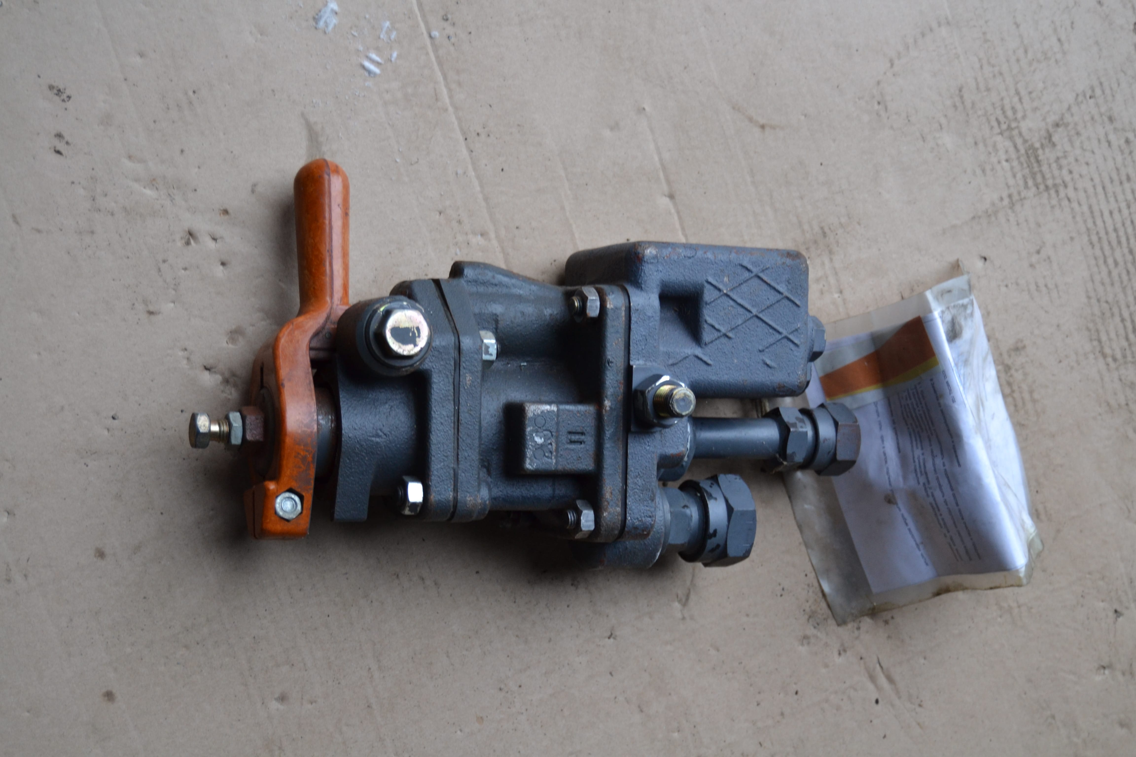 Кран вспомогательного тормоза усл.№254 — фото 2