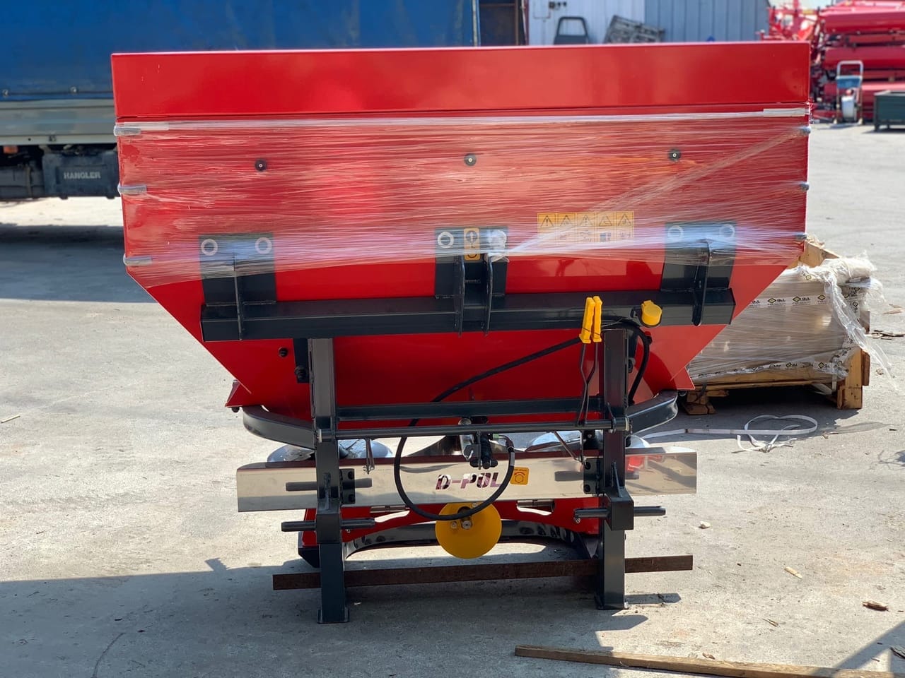 Разбрасыватель минеральных удобрений 1200л Беларусь — фото 4