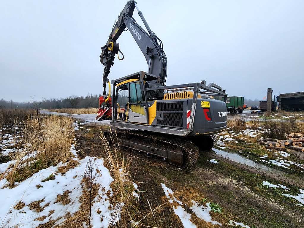 Гусеничный харвестер Volvo 220 / Maskiner 661, отл. сост. — фото 2