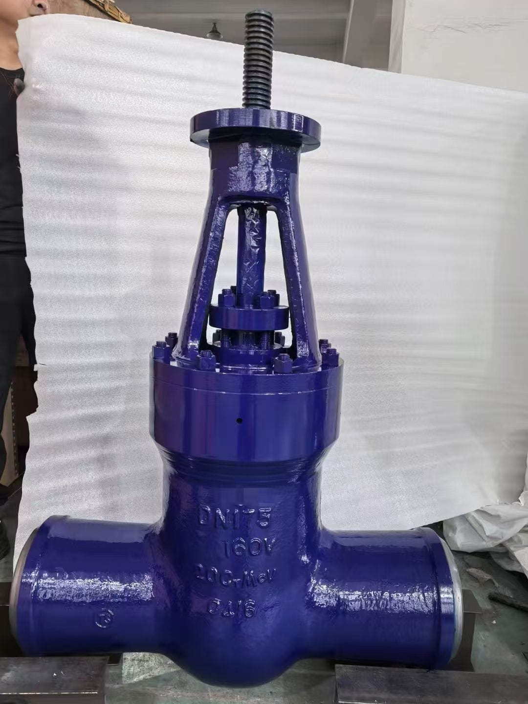 Энергетическая задвижка высокого давления под приварку со штурвалом DN175 PN200