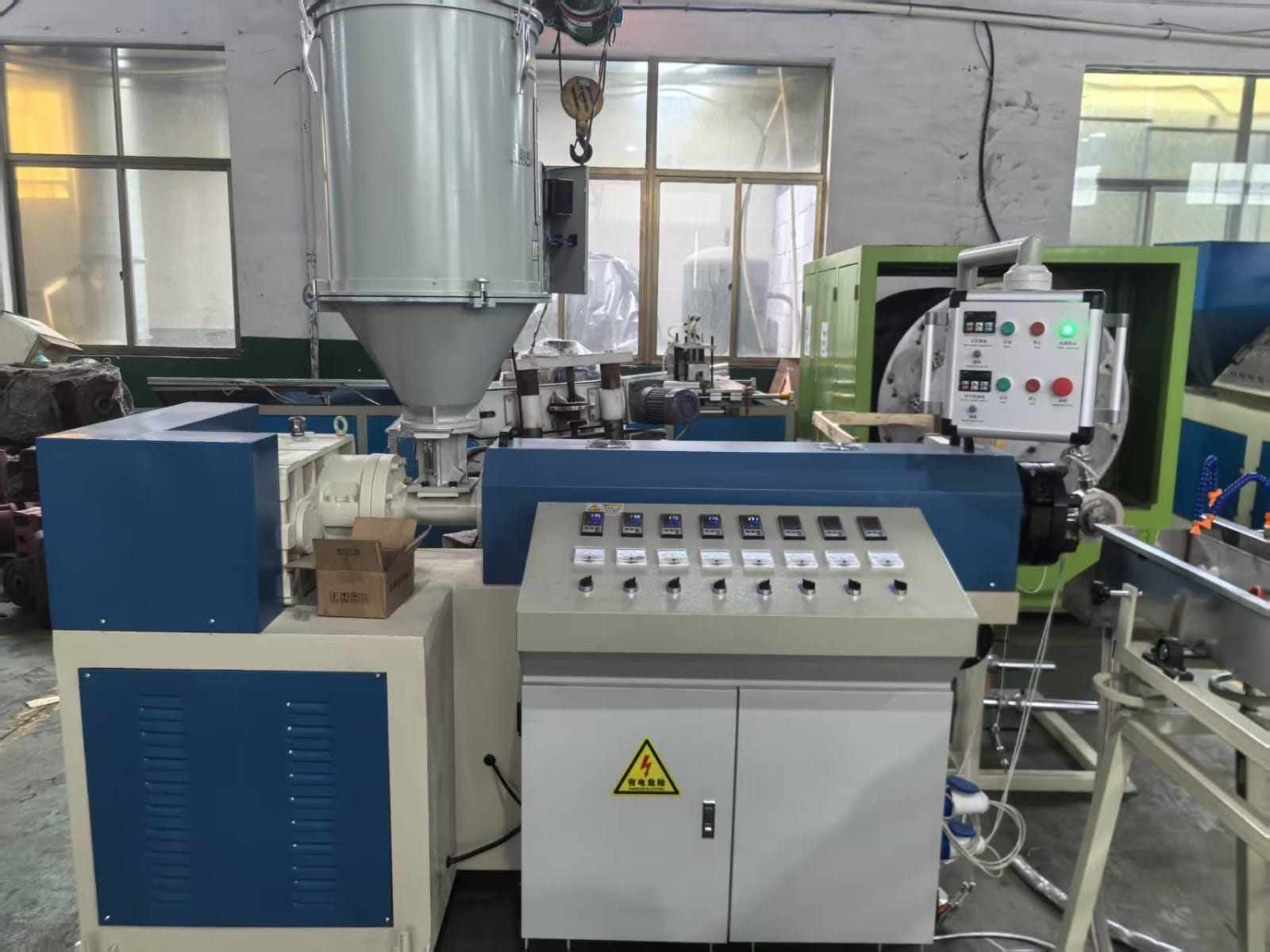 Оборудование для литья и экструзии изделий из ПВХ, ПУ/ТПУ — фото 4