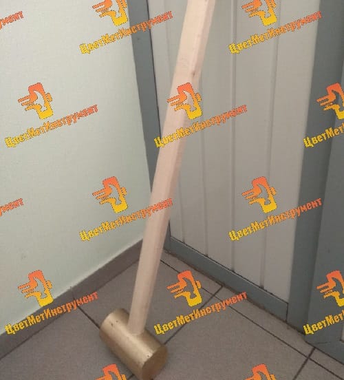 Молоток латунный 1, 8 кг (1800гр)  с деревянной ручкой — фото 2