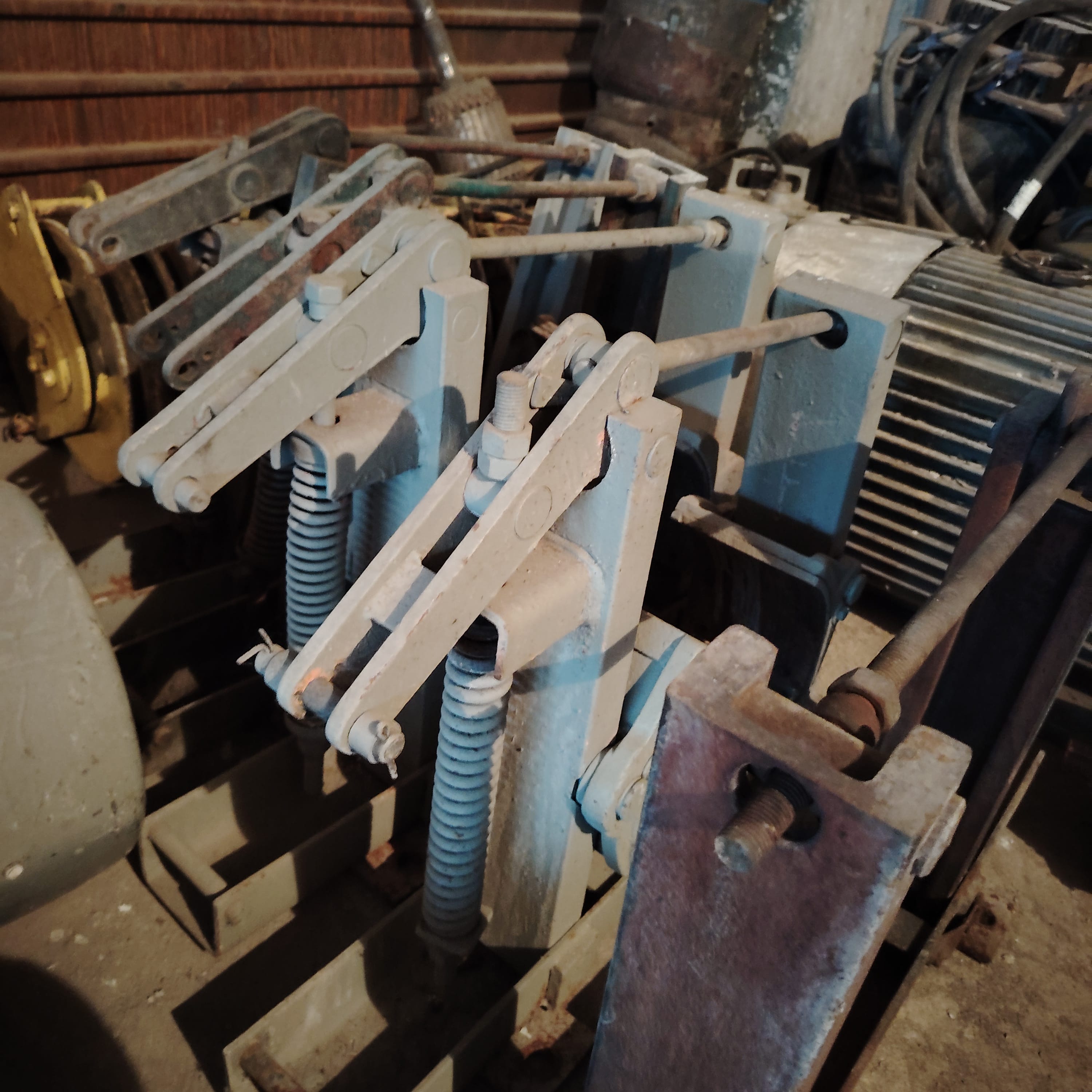 Реализуем запасные части на гусеничные краны МКГ, РДК,ДЭК — фото 6
