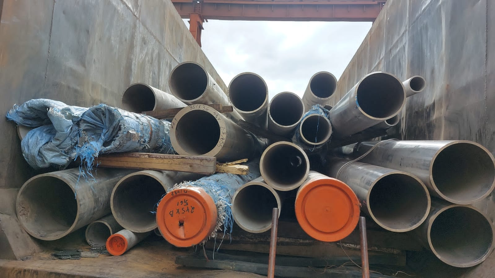 Труба 245х13 мм, ст. 12Х18Н10Т