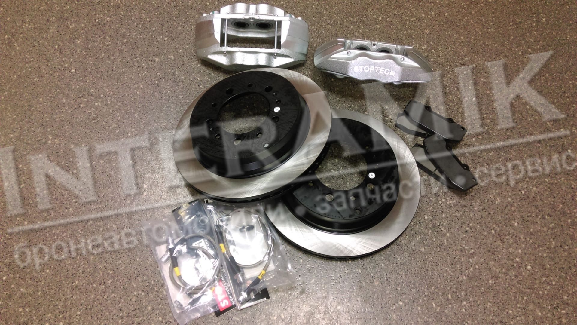 Усиленные тормозные колодки для бронеавтомобилей