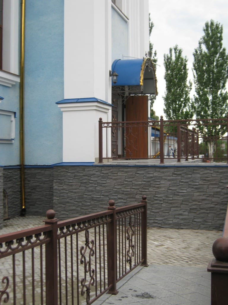 Сайдинг цокольный угловой бетонный под камень Донрок для облицовки и утепления цоколя и углов. — фото 2