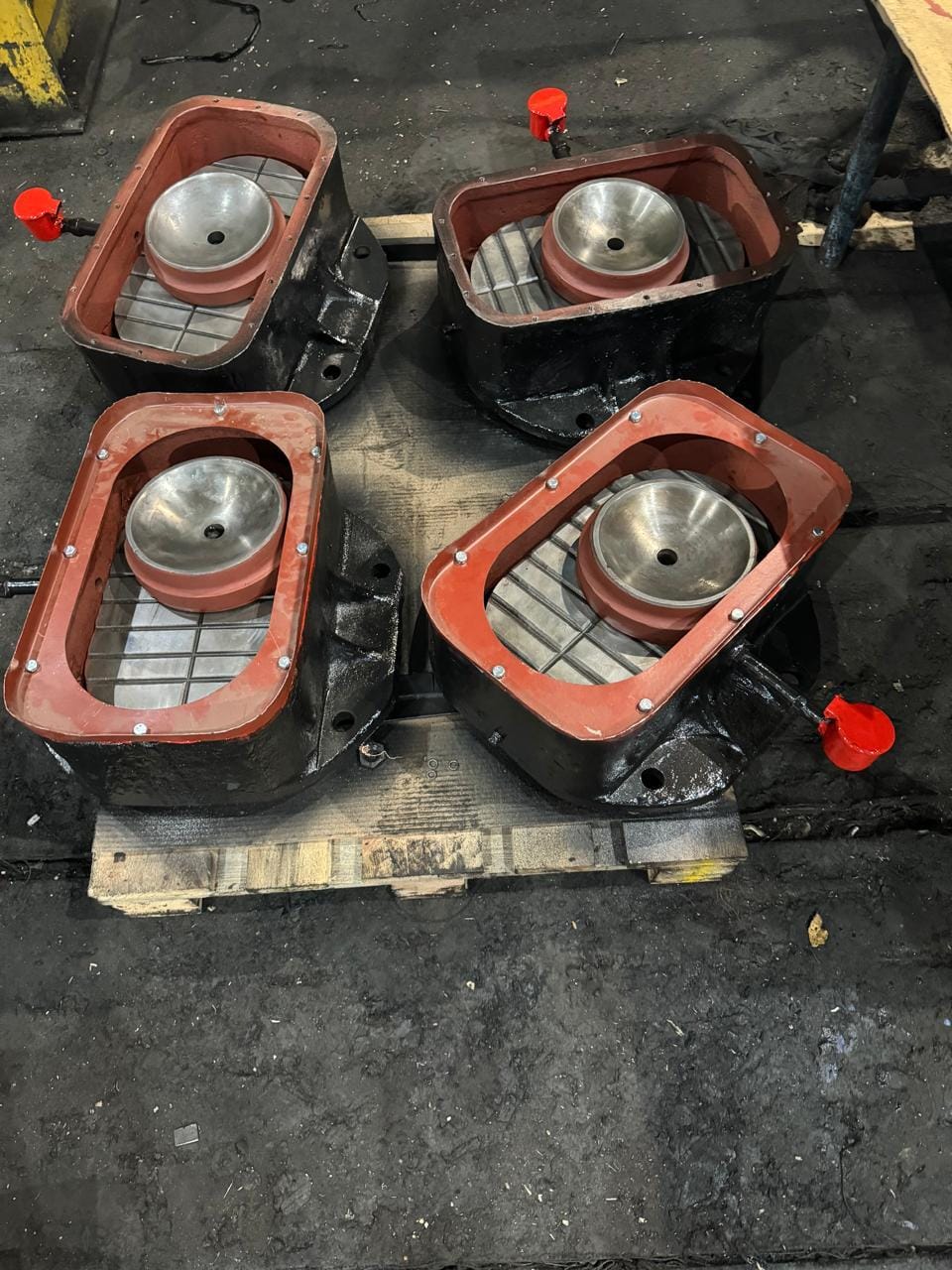 Опоры тележек ТГМ4 (б/у).