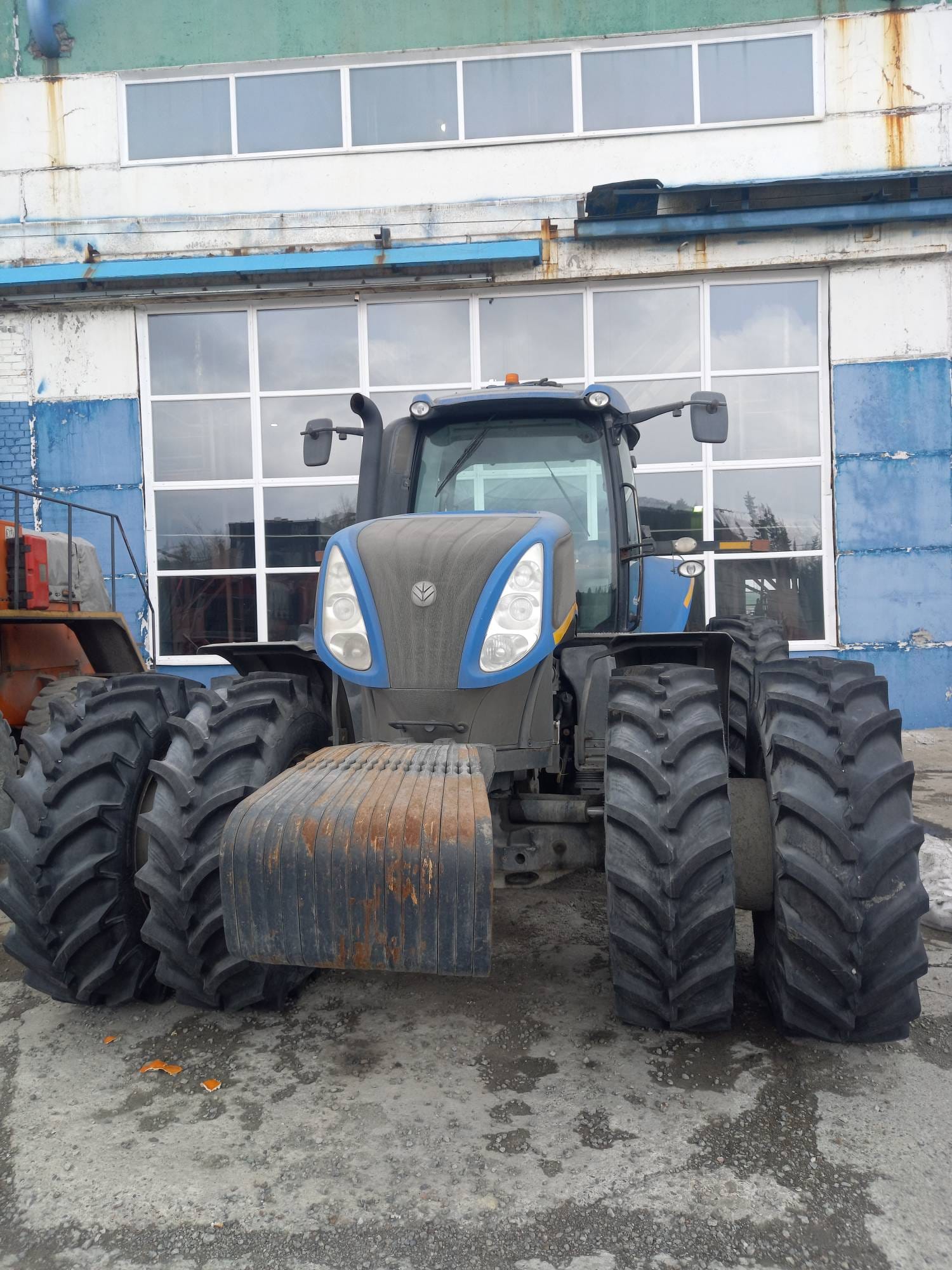 Трактор NEW HOLLAND T8.390