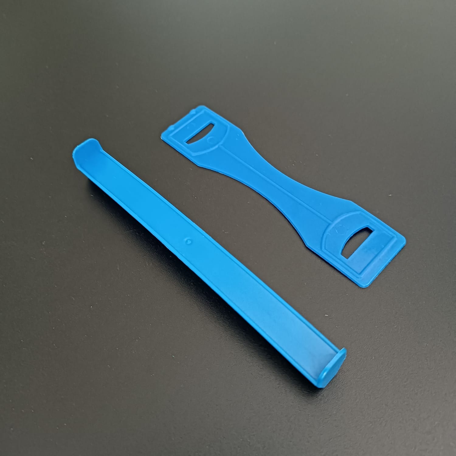 Пластиковая сборная ручка для гофротары цветная оптом — фото 6