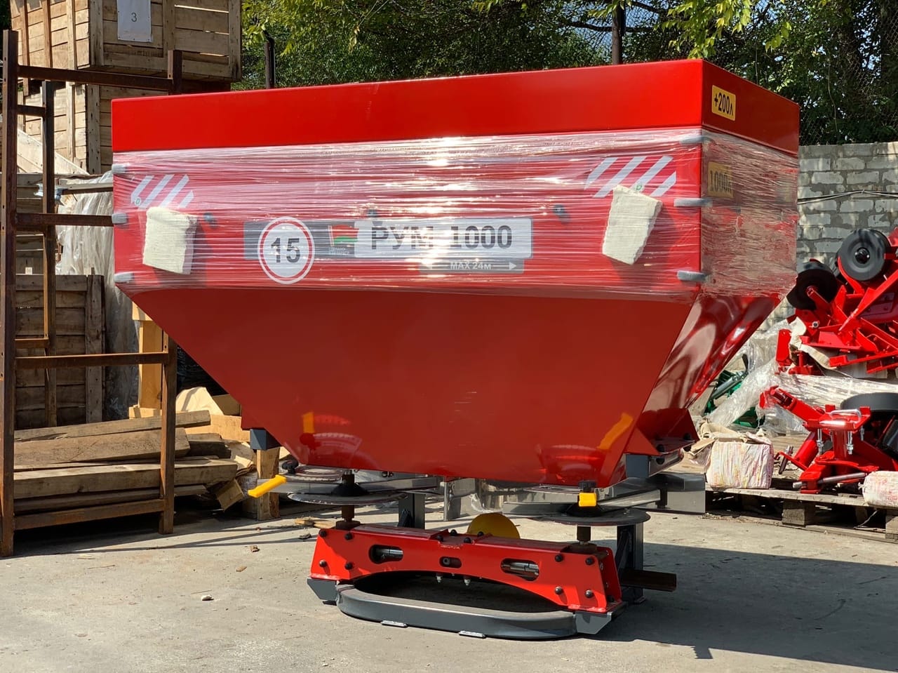 Разбрасыватель минеральных удобрений 1200л Беларусь — фото 3