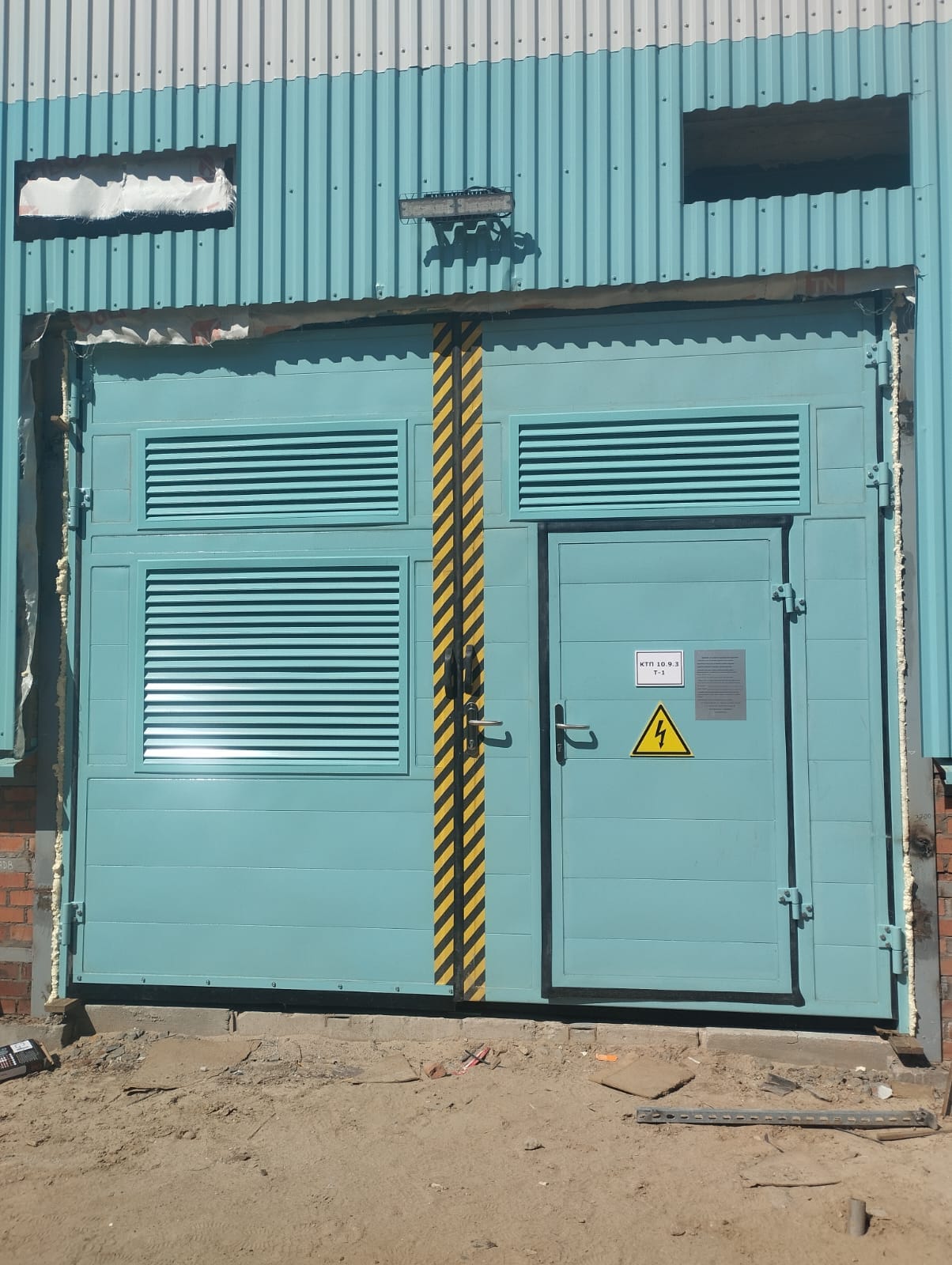 Ворота с вент. клапанами КВУ и вент. решетками