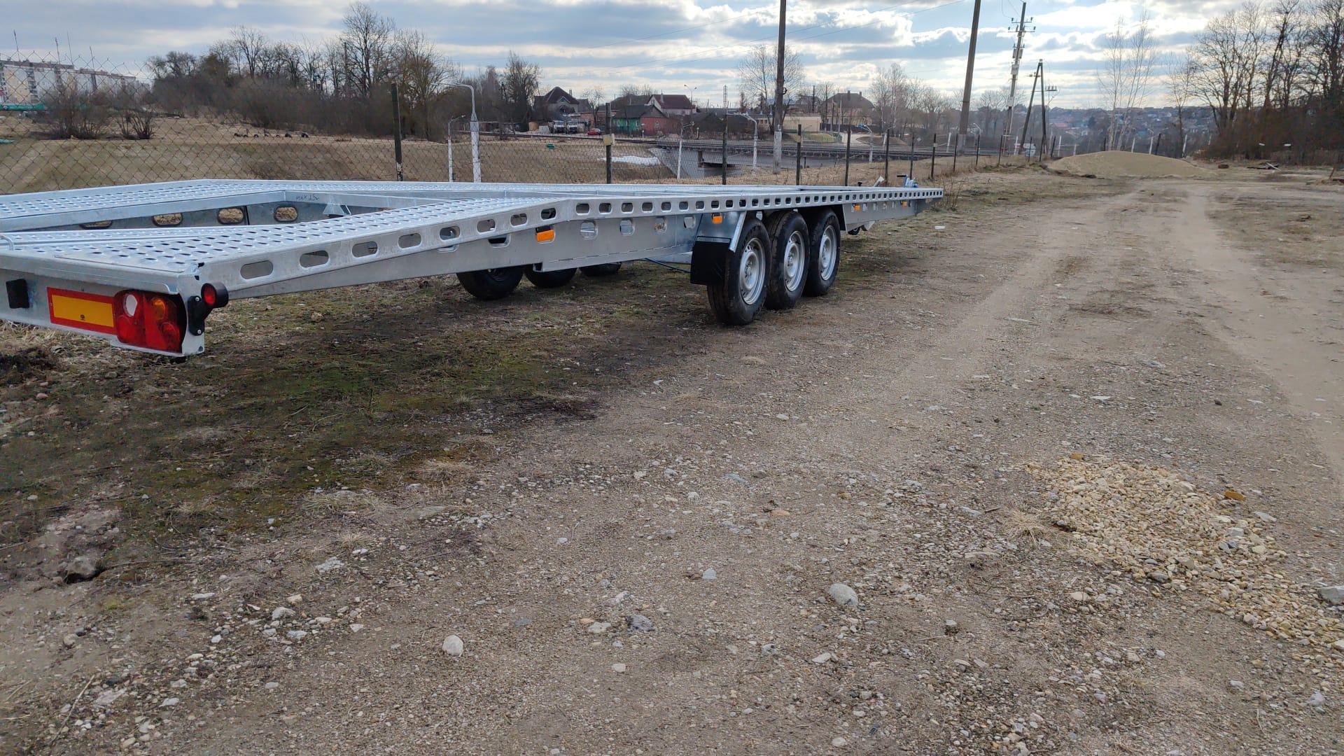 Прицеп автовоз трехосный на 2 авто до 3500кг. — фото 3