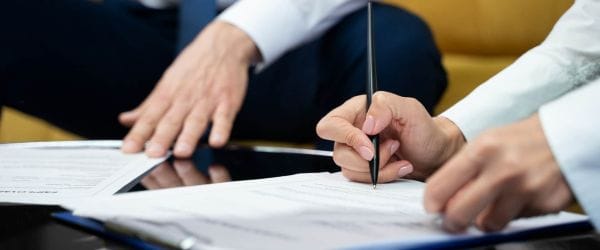 Сопровождение сделок купли-продажи между юридическими лицами в Москве