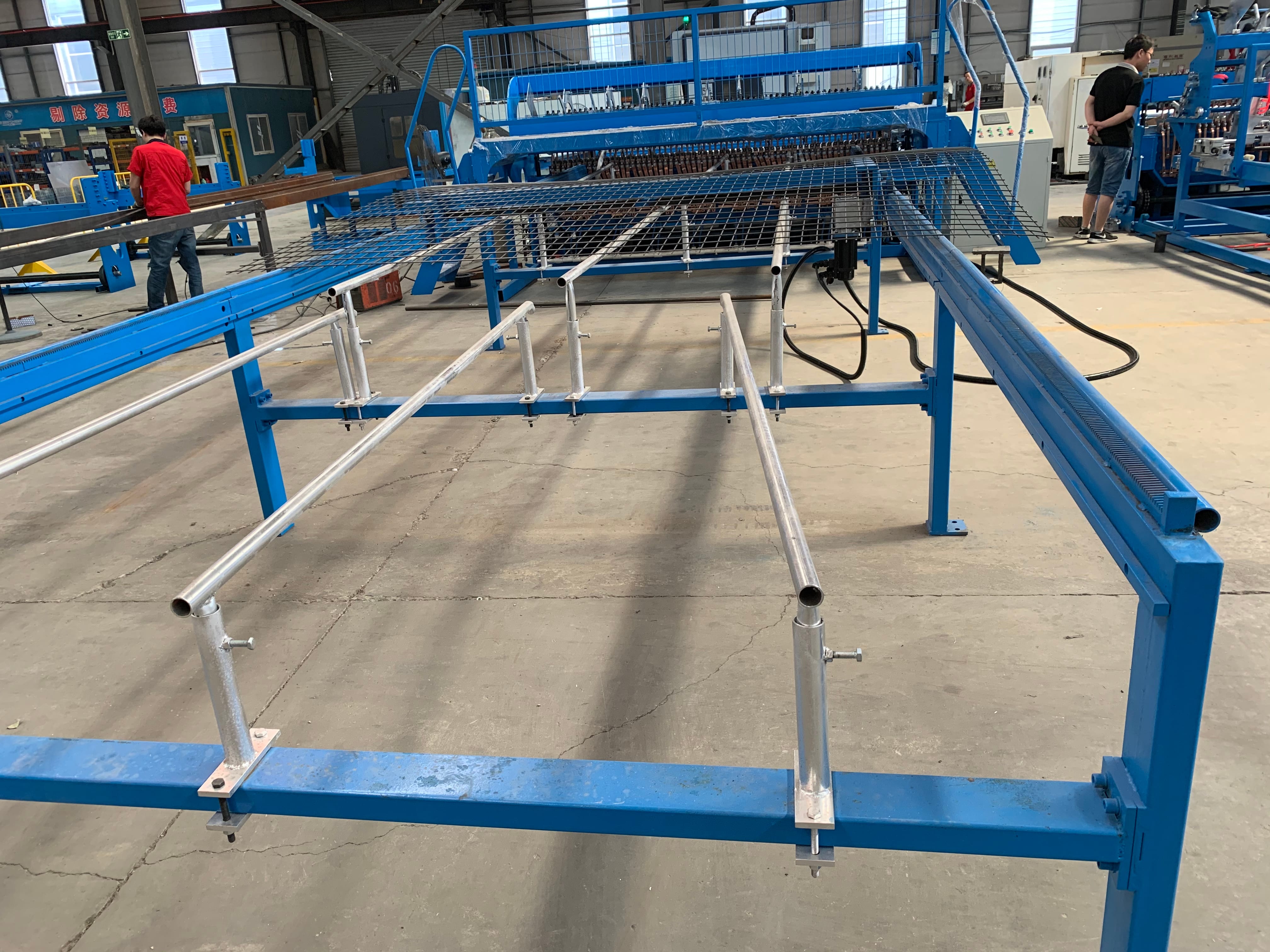 Станок для производства сварной огражденной сетки — фото 7