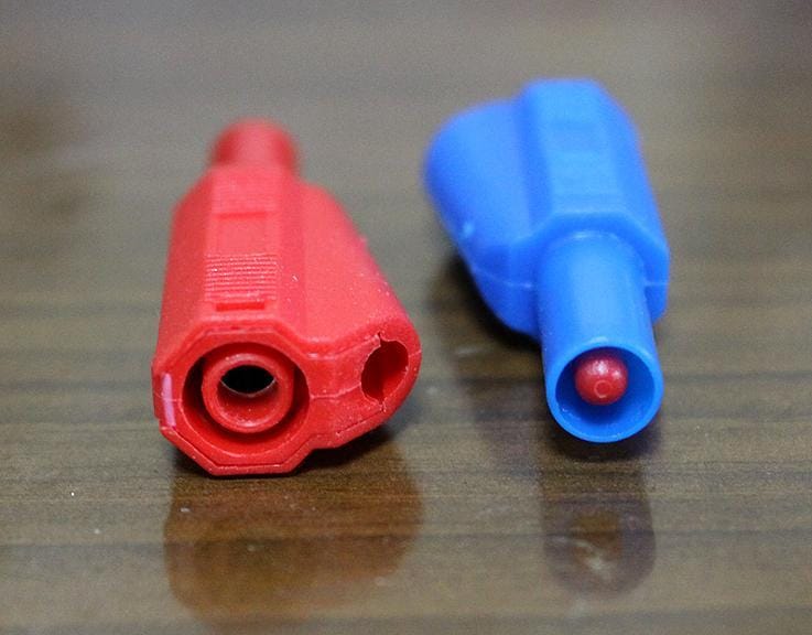 Штекер "банан" защищенный 4 мм 25.501