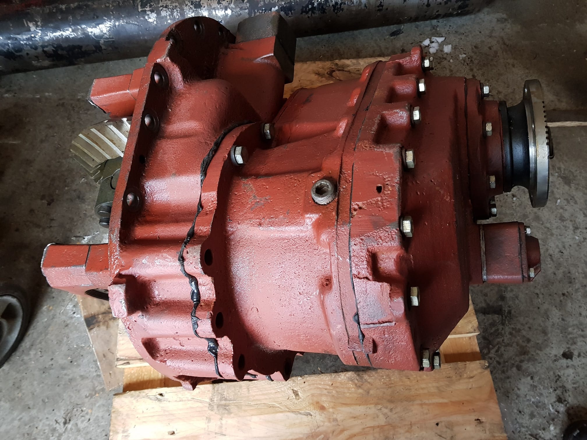 Редуктор среднего моста на самосвал мзкт(Волат)