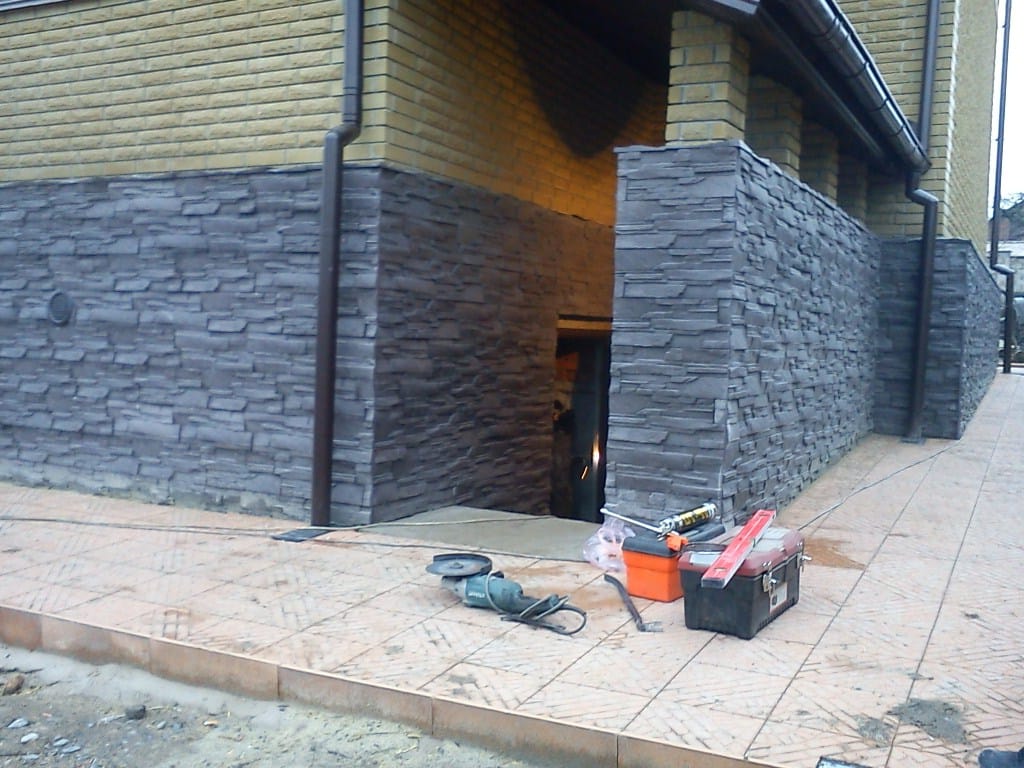 Сайдинг цокольный угловой бетонный под камень Донрок для облицовки и утепления цоколя и углов. — фото 3