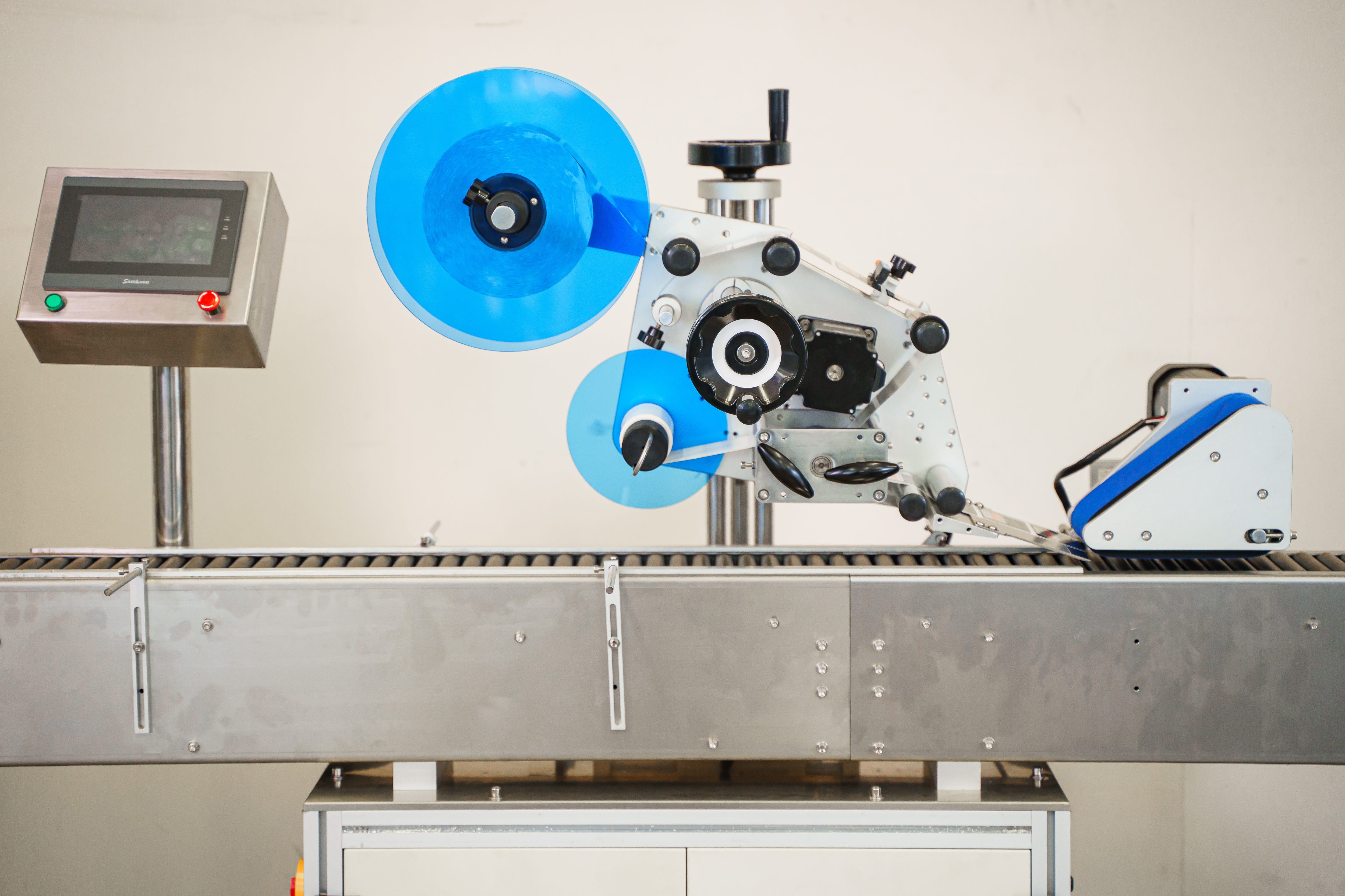 Автоматический этикетировщик ЭМ05.06 с вертикальной подачей 150 шт/мин — фото 2