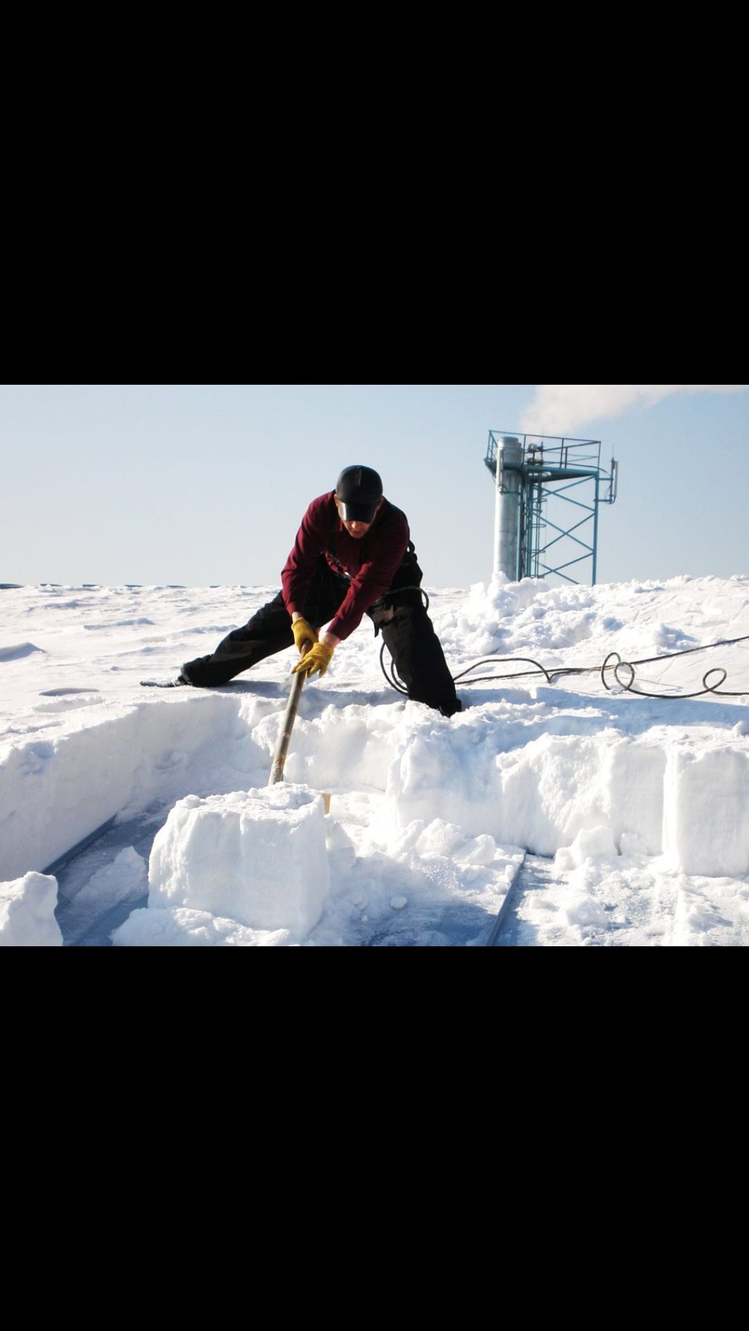 УДАЛЕНИЕ НАЛЕДИ И СОСУЛЕК С КРЫШ