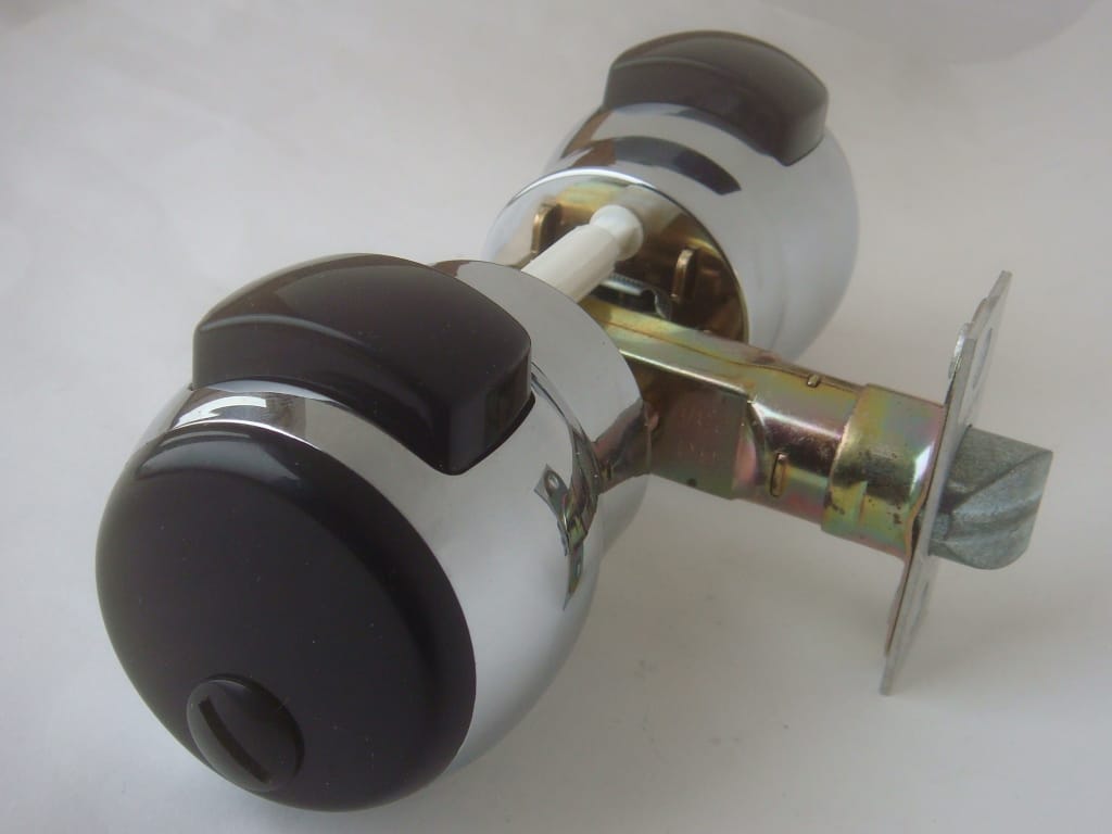 Ручка дверная с кнопкой. " Мерони"  Любые модели, цвет и комплектация