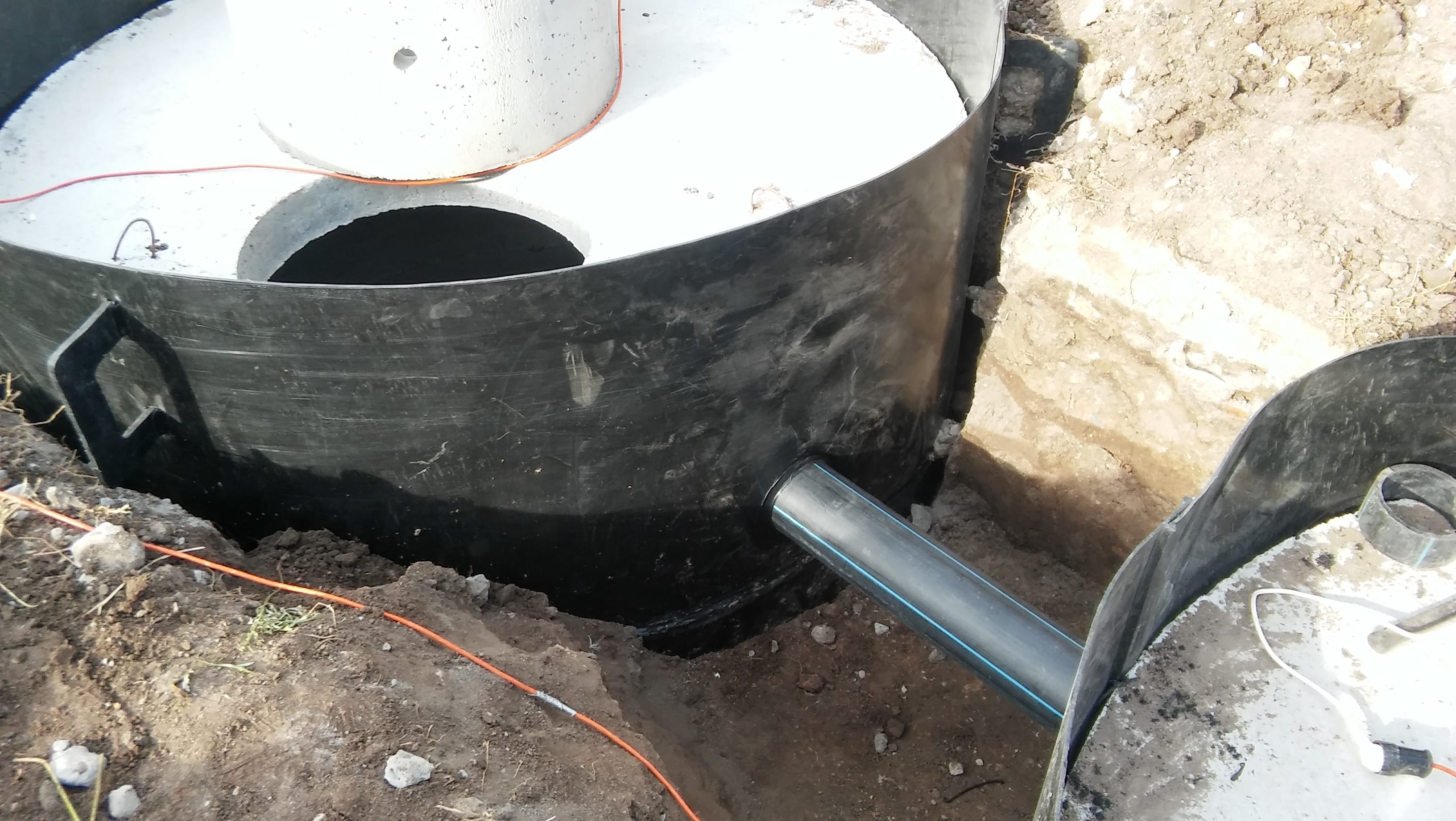 Выгребная яма из ЖБИ колец с пластиковым стаканом — фото 2