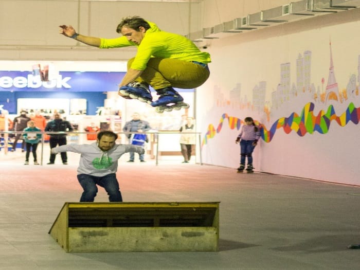 Пластиковое напольное покрытие для скетинг-ринка или тренажерного зала — фото 2