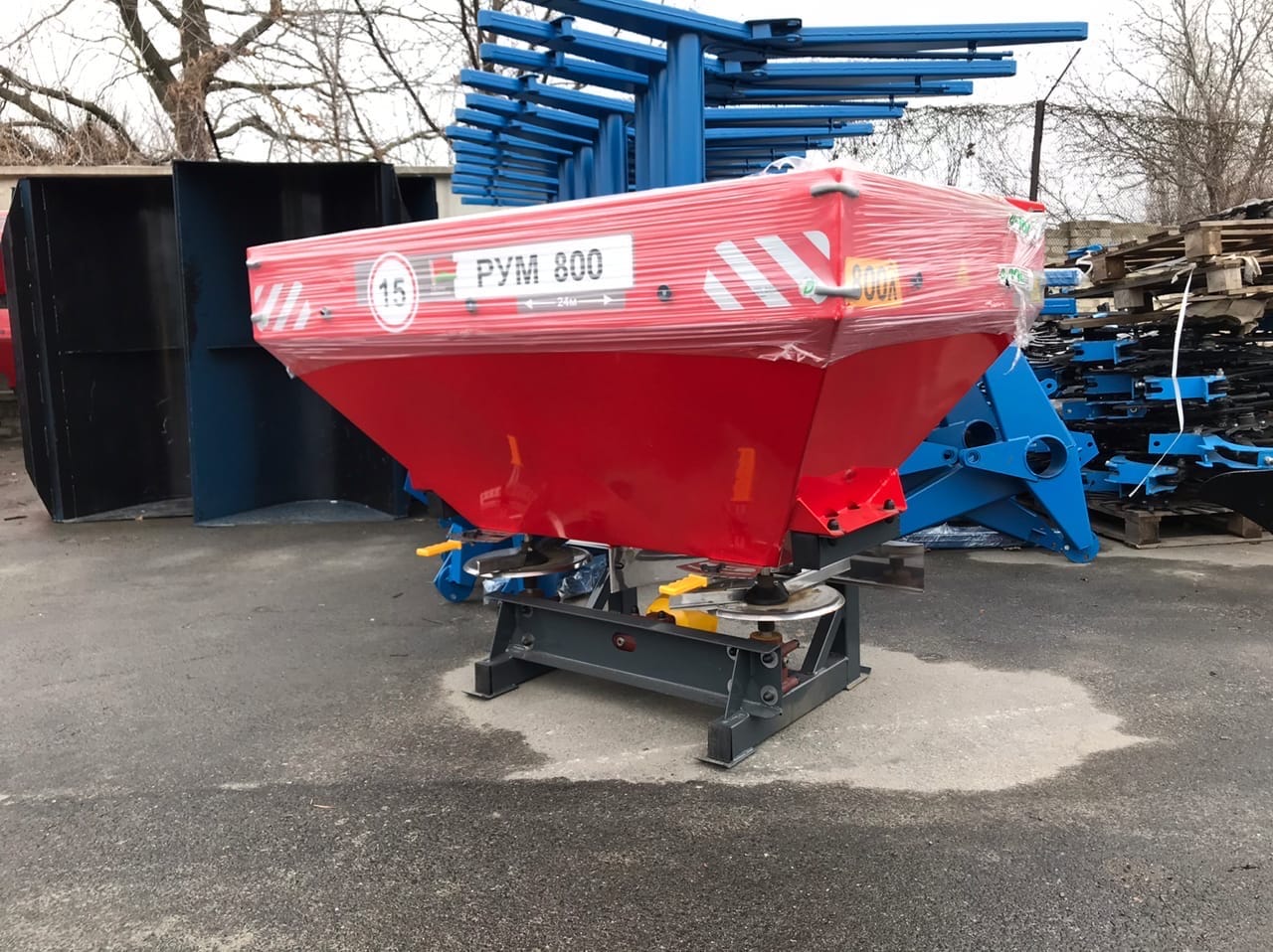 Разбрасыватель минеральных удобрений 800 литров D-POL — фото 2