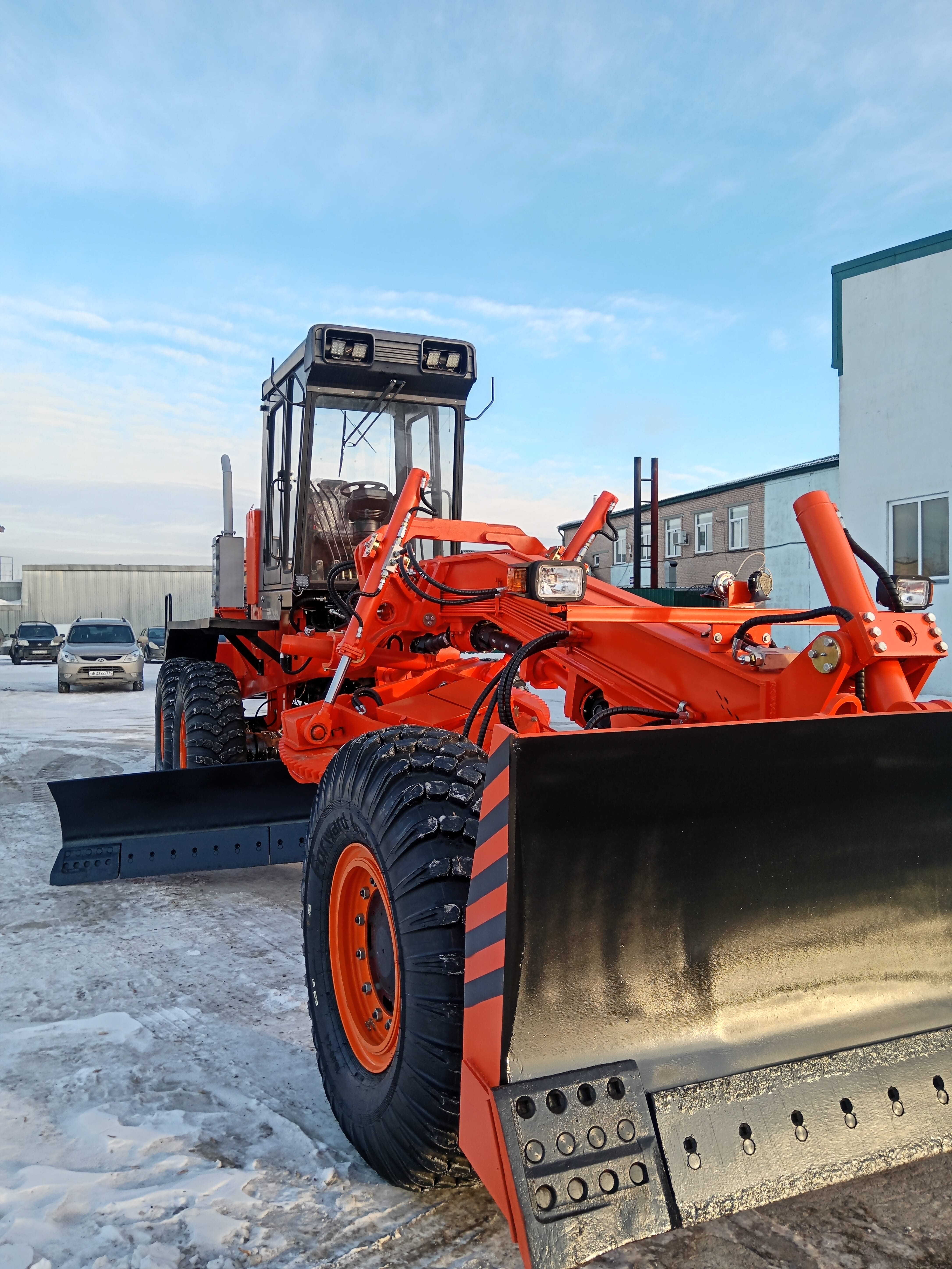 Автогрейдер ДЗ-98Т.001 с бульдозерным оборудованием и задним рыхлителем