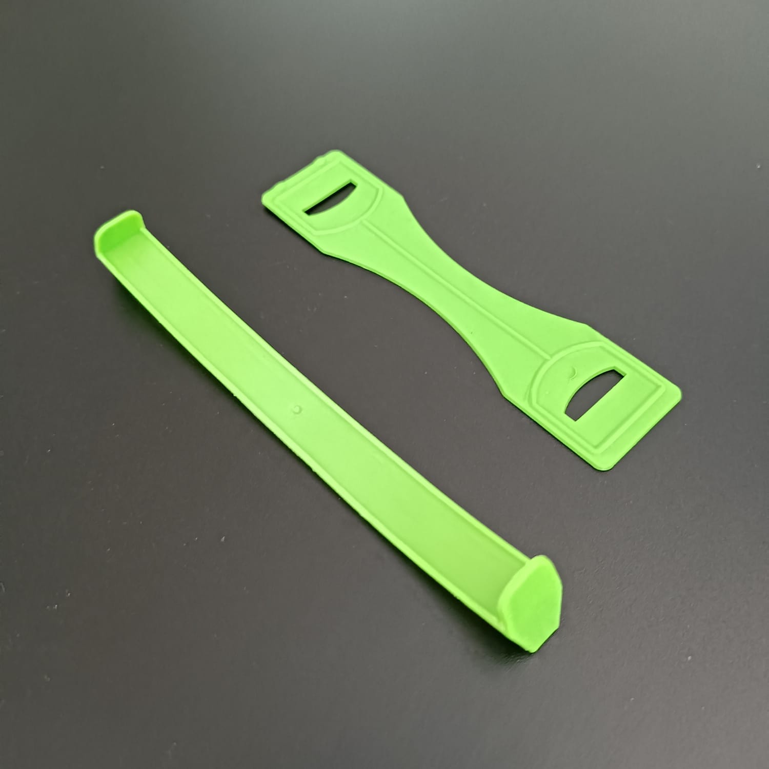 Пластиковая сборная ручка для гофротары цветная оптом — фото 4