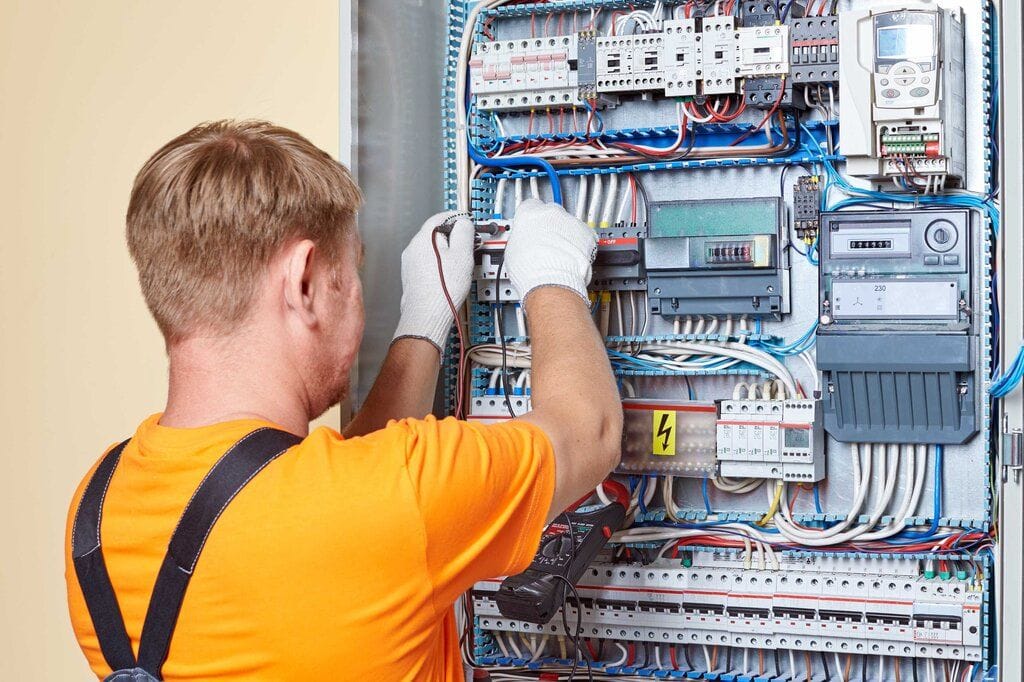 Услуги электрика выезд на дом