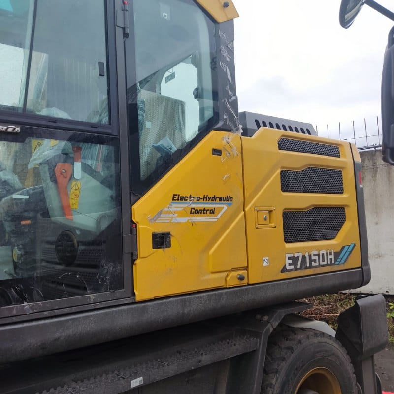 Экскаватор колесный LGCE E7150H