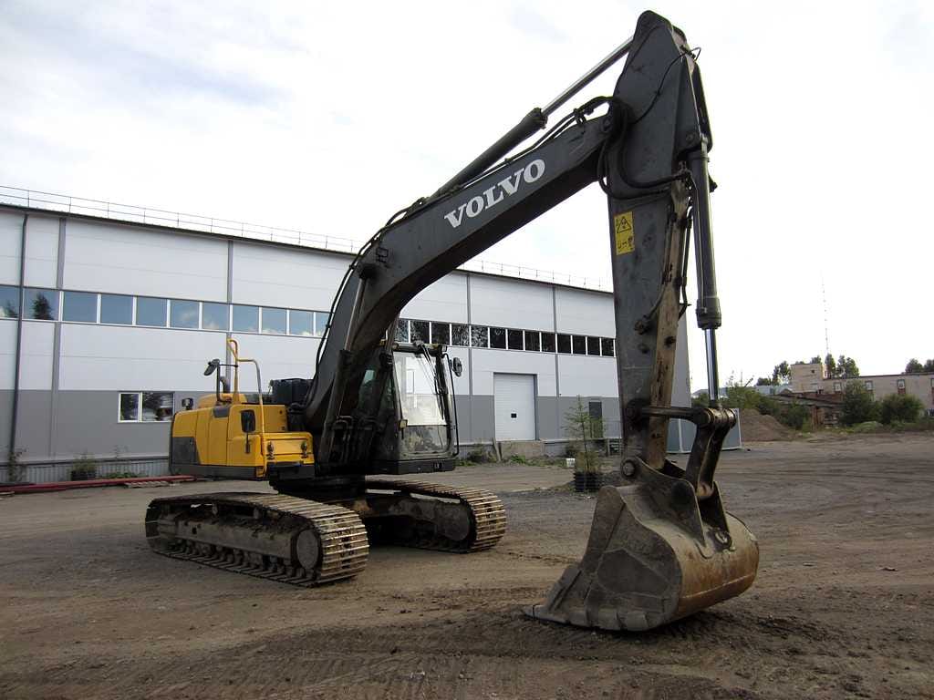Гусеничный экскаватор Volvo 220, доп. линии, 2 ковша — фото 5