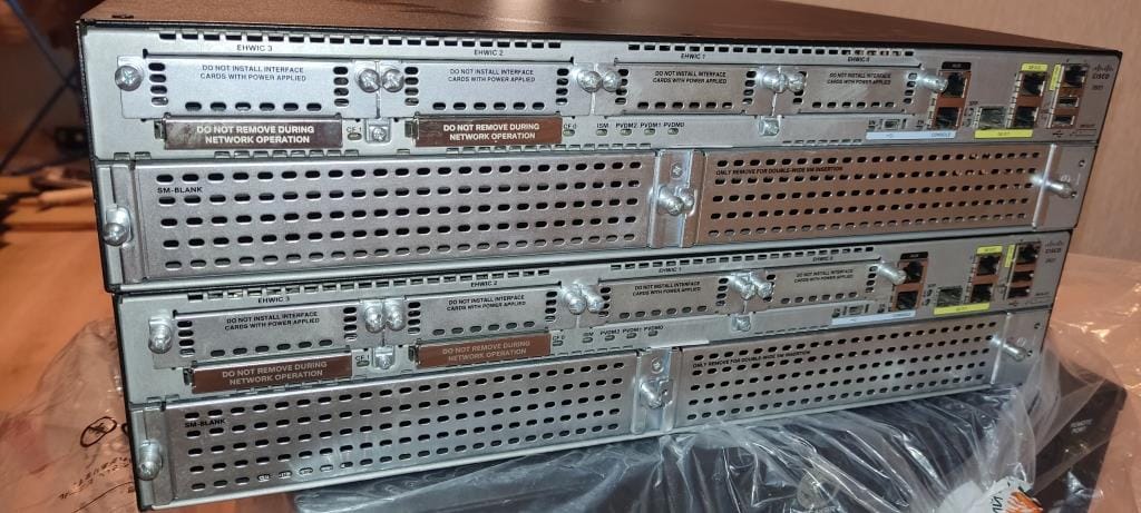 Cisco 2921 k9 v03 маршрутизатор CISCO 2921/k9 v03 маршрутизатор — фото 2