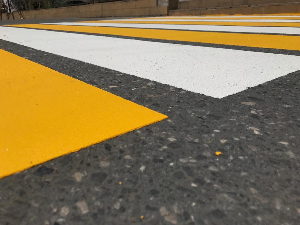 Холодный пластик для разметки дорог белый