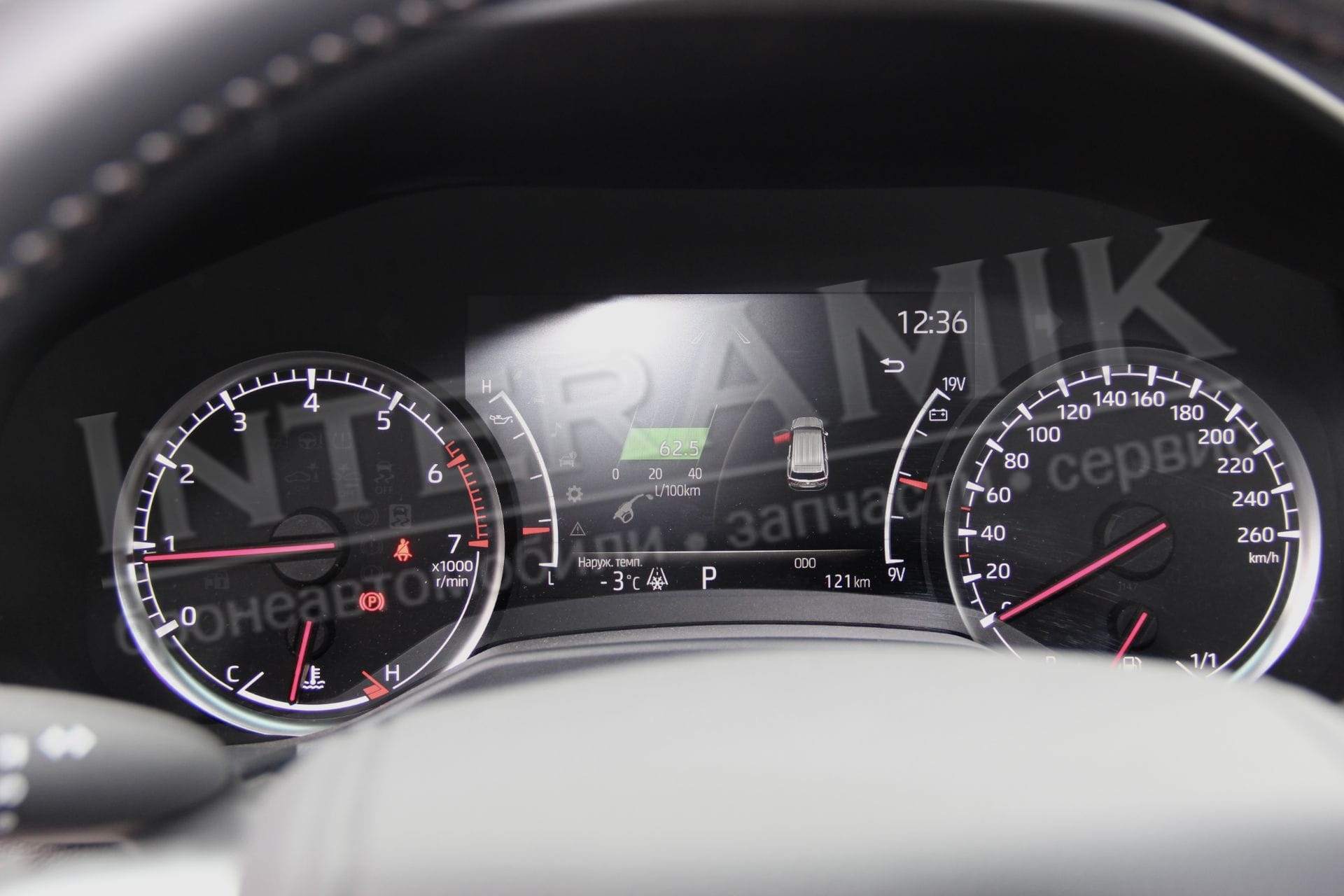 Toyota Land Cruiser 300 бронированный (B6&amp;amp;amp;amp;amp;#x2F;В7)                  В НАЛИЧИИ — фото 3