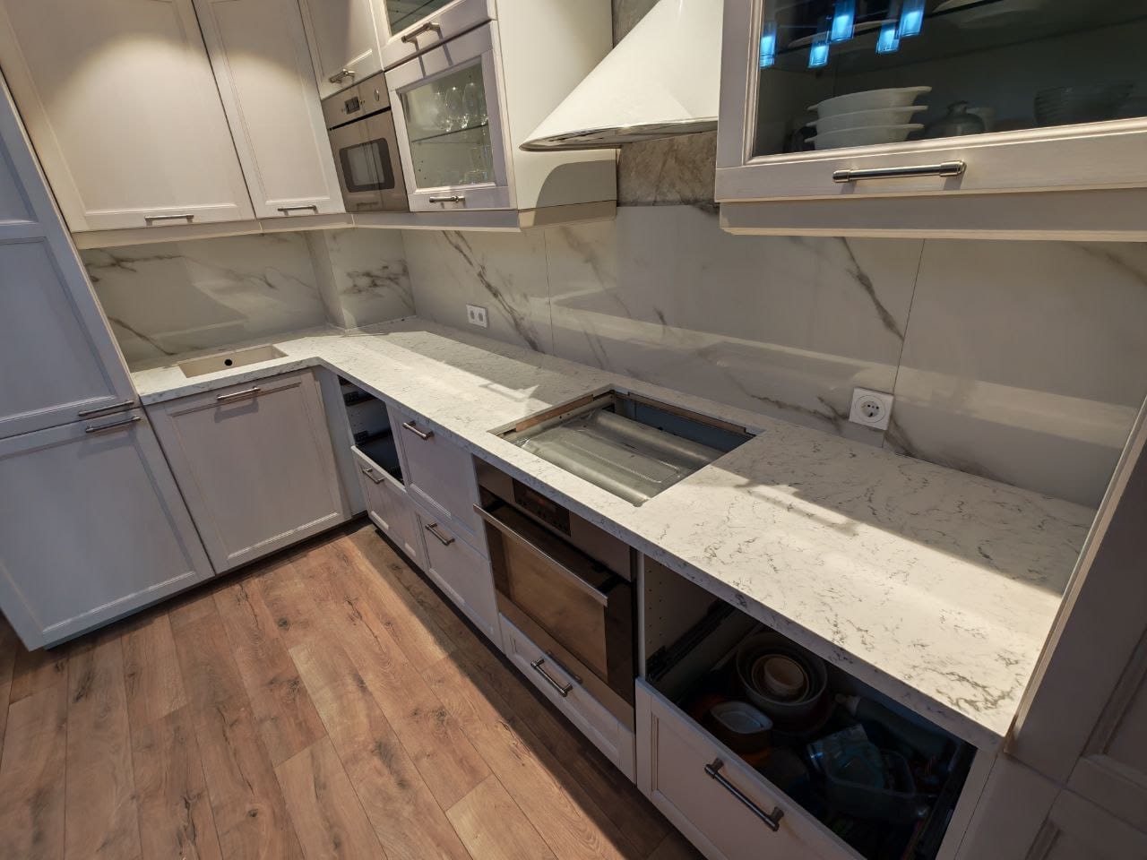 Кухонная столешница из черного искусственного камня — фото 2