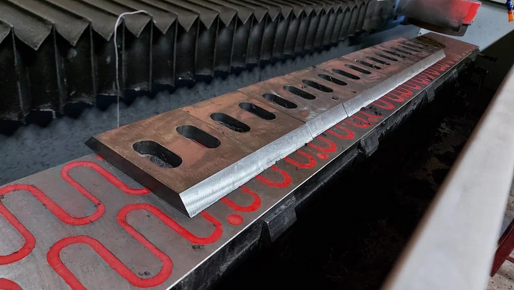 Шлифовка ножей дробилок и гильотинных ножниц до 4000мм. В наличии новые гильотинные ножи 510 60 20, 520 75 25, 540 60 16, 550 60 16, 550 60 20, 590 60 16, 570 75 27, 625 60 25.