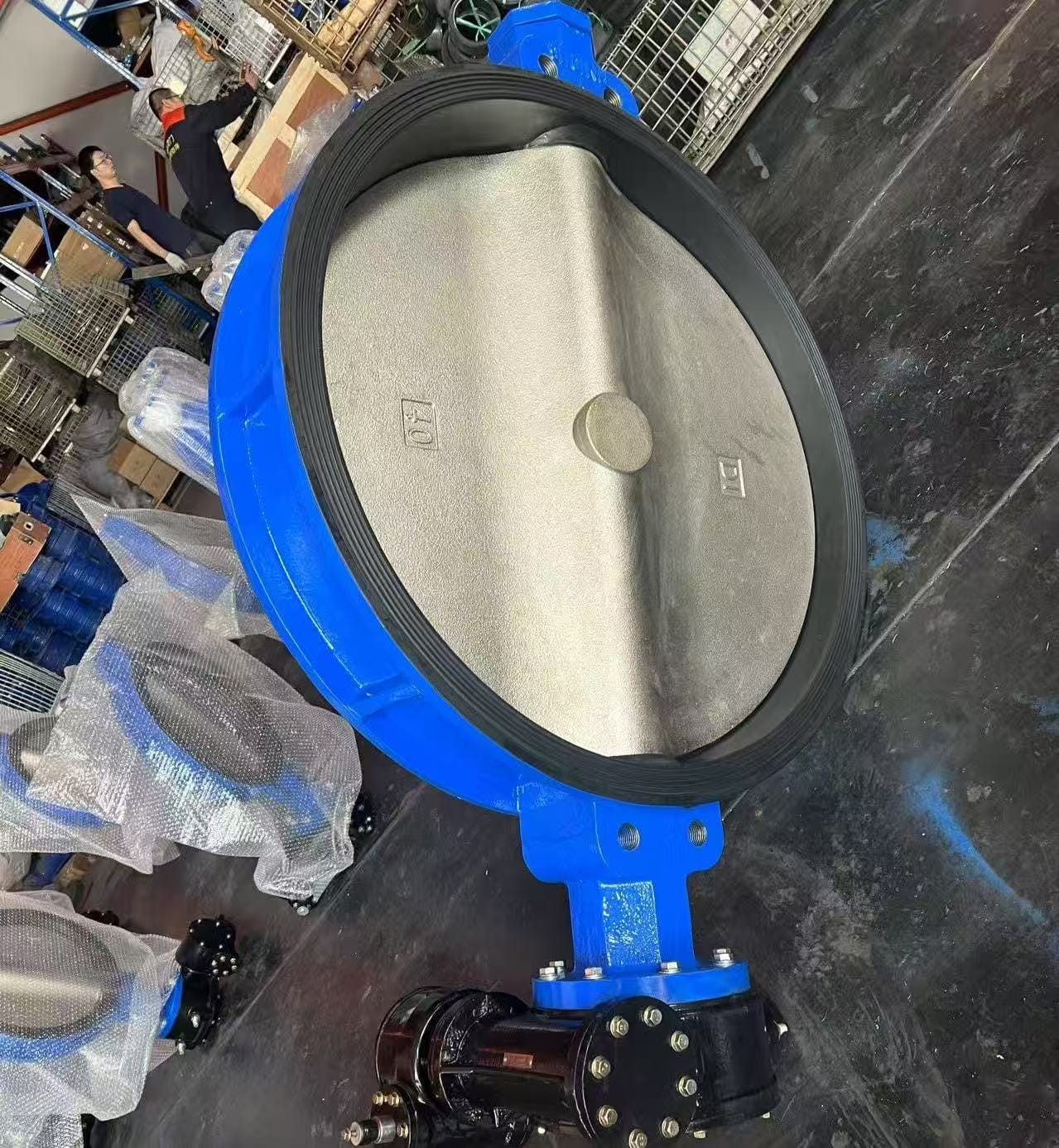 Затвор дисковый поворотный межфланцевый симметричный чугунный с редуктором Ру16 Ду800