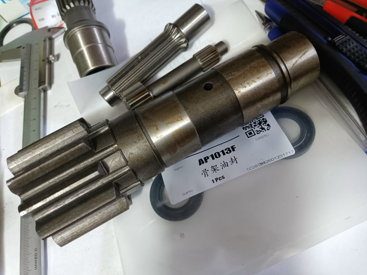 вал редуктора / гидромотора поворота на KOMATSU PC10