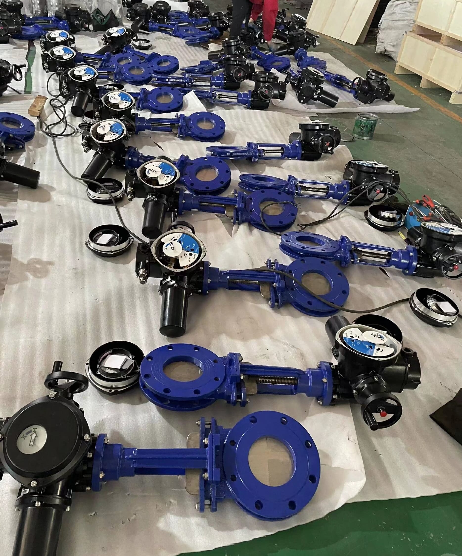 Задвижки шиберно-ножевые фланцевые односторонние стальные с электроприводом — фото 3