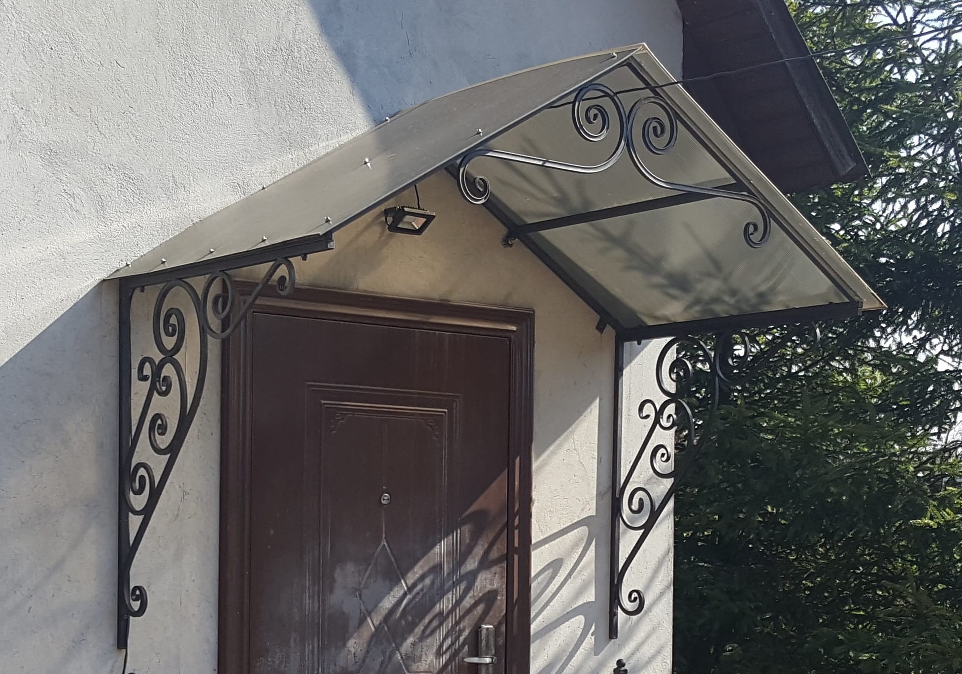 Козырек над входом двухскатный — фото 2