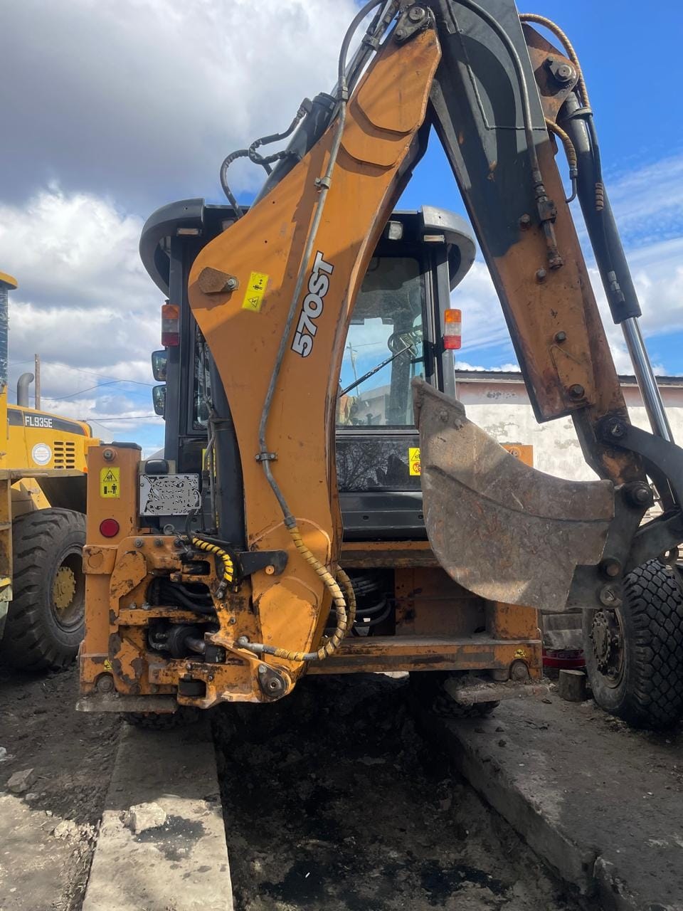 Аренда экскаватора-погрузчика