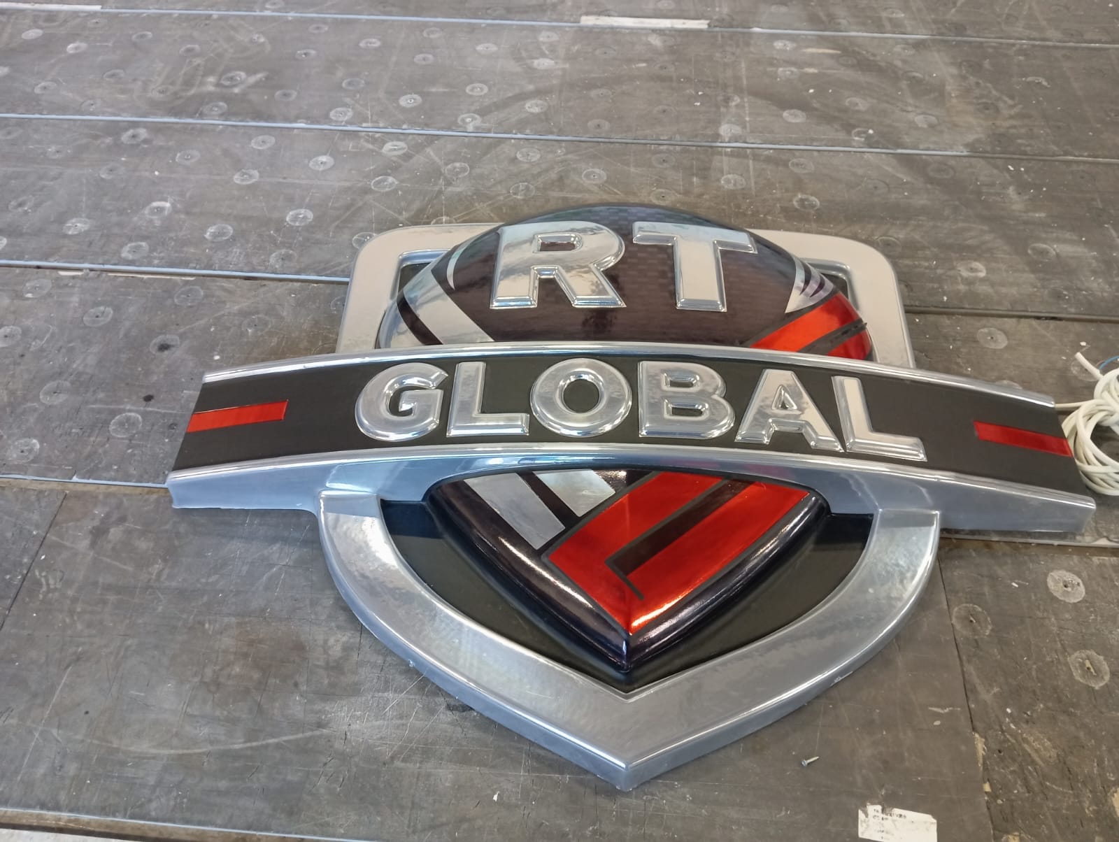 Реклама на борт автомобиля